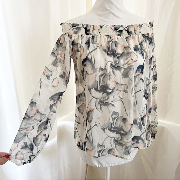 Floral off the shoulder Blouse Size M - Picture 3 of 7
